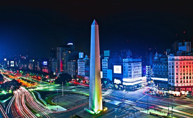 obelisco-noite